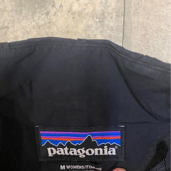 Patagonia Women’s Black Jacket - Picture 3 of 4